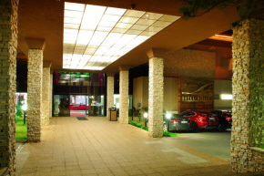 Sport Wellness Hotel Diplomat Rajeckie Teplice Słowacja oferuje zakwaterowanie nocleg wellness pokoje apartamenty wypoczynek
